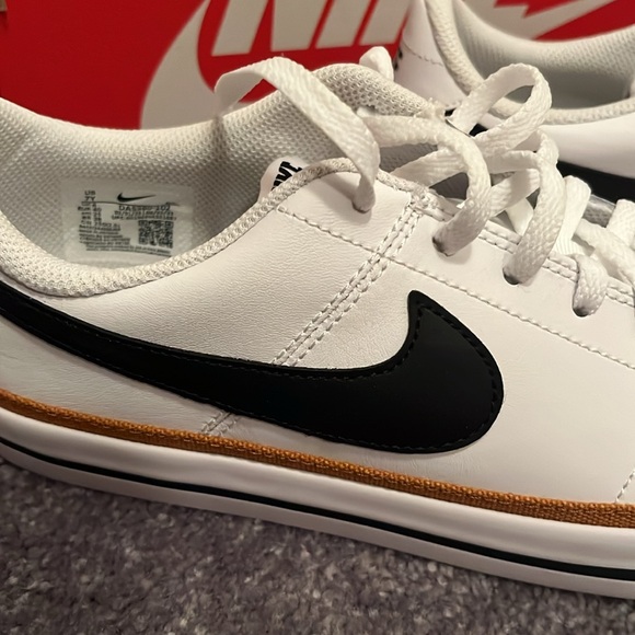 New in Box Nike Court Legacy white/black size 7 youth - Picture 5 of 7